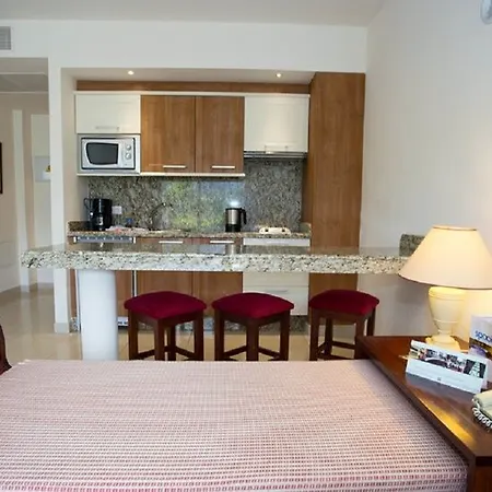 Hotel Marylanza Suites&spa 4*